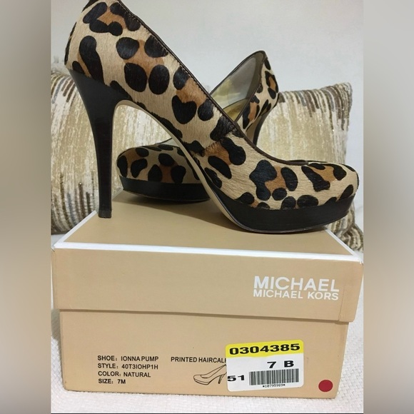 Michael Kors calf skin leather heels. - Picture 1 of 3